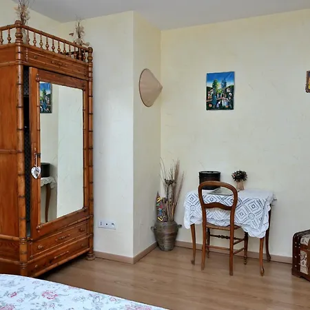 Les Helianthemes Bed & Breakfast