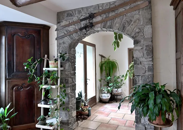 Les Helianthemes 3* Guchen